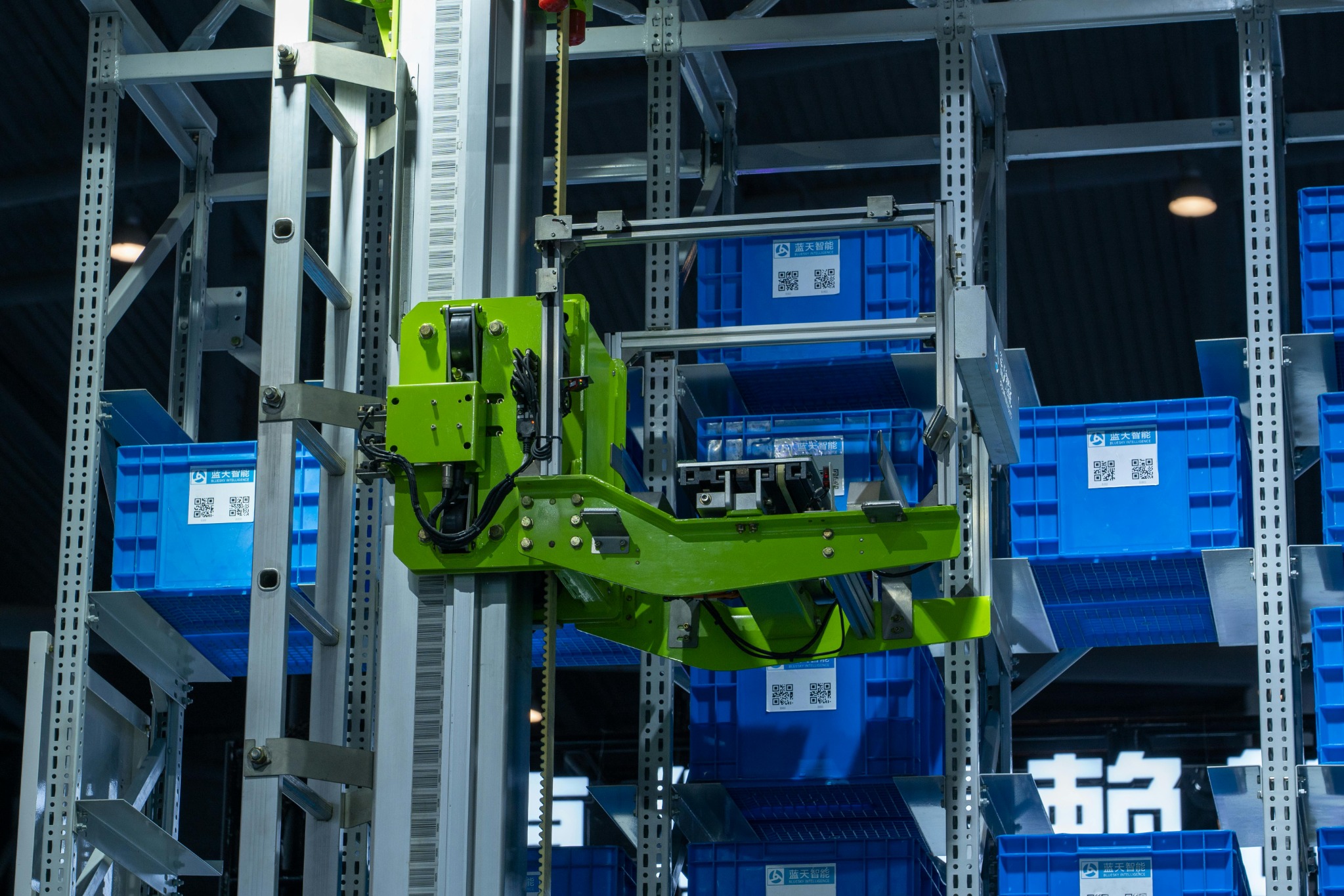 Automated storage system in warehouse