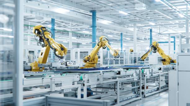 Automated manufacturing line with industrial robots